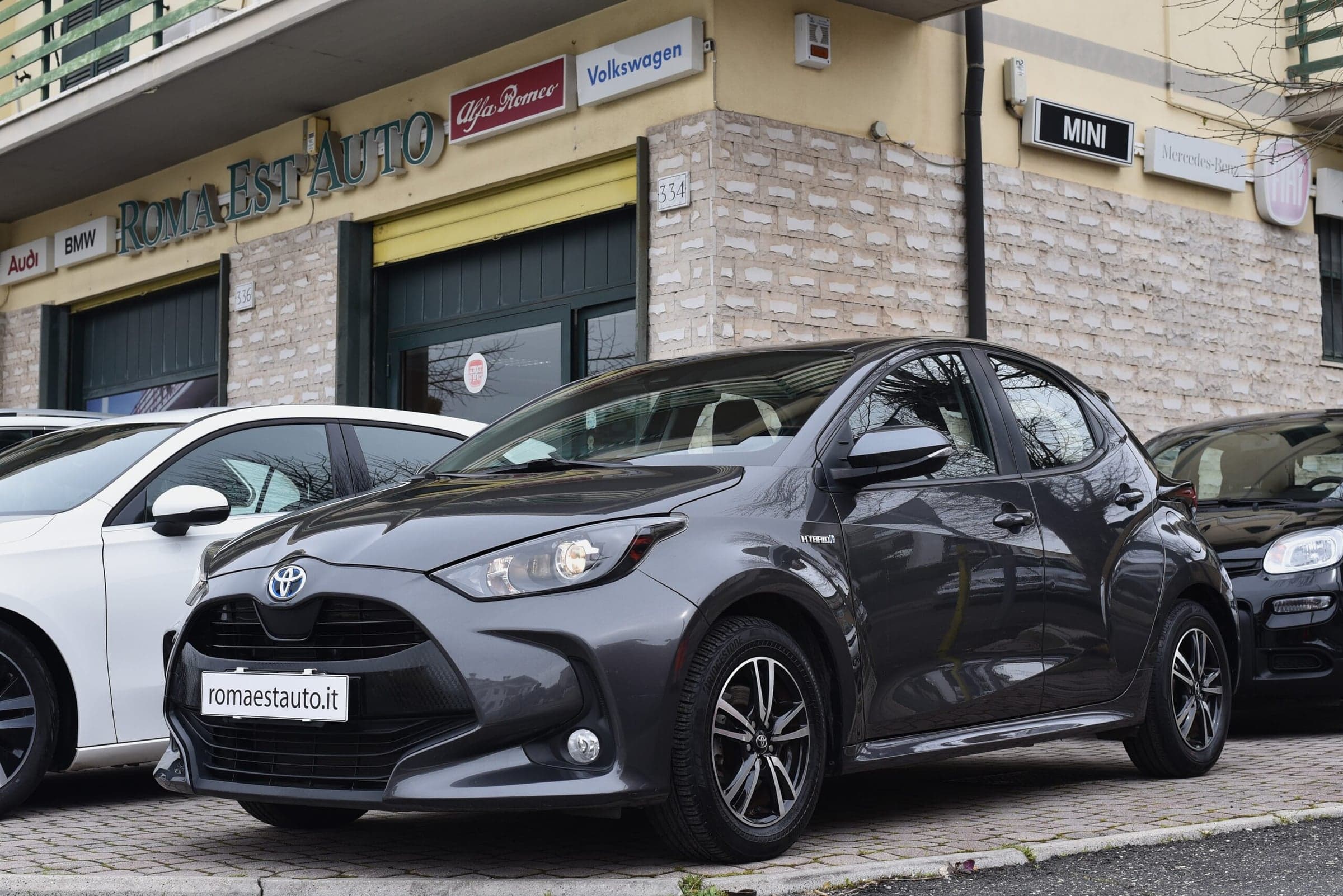 TOYOTA Yaris 1.5h Lounge — foto 1 di 14 · Roma Est Auto
